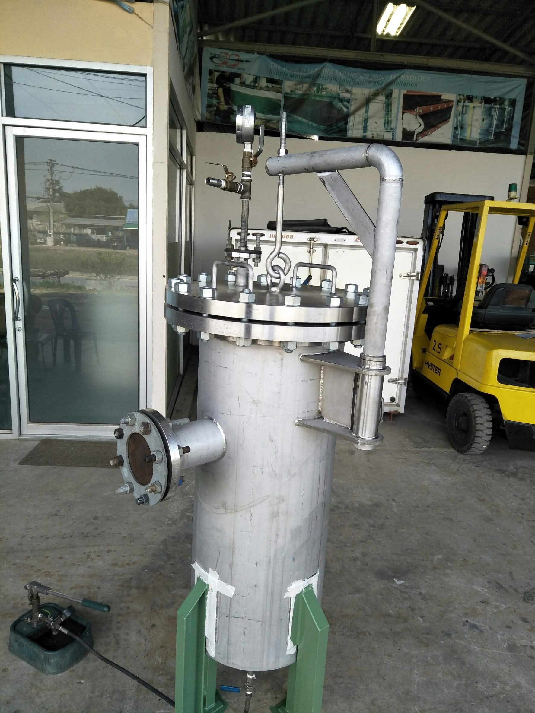 Stainless-steel filter vessel with flanged nozzles under hydrotest